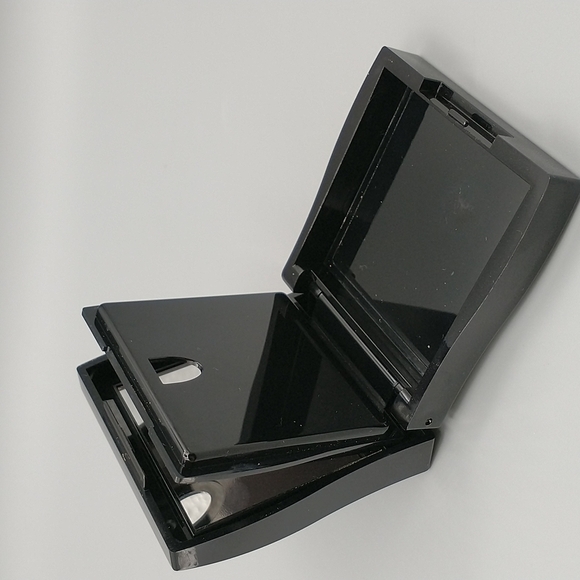 Mary Kay Refillable Compact with Mirror - Picture 6 of 6